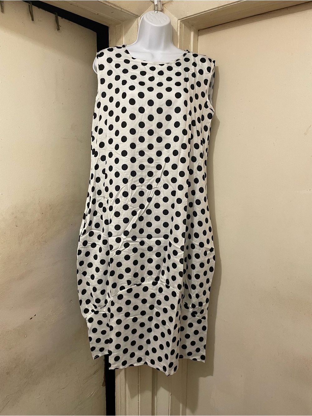 Womenโs Black White Polka Dot Sleeveless Midi Dress Draped Hem Size M